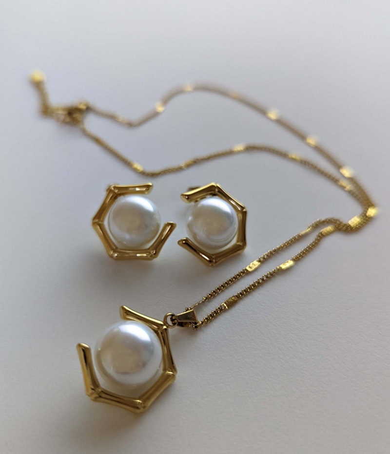 Cove Pearl Necklace & Earrings Set