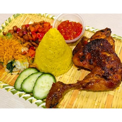 Grilled chicken with pandan rice (Loly F8)