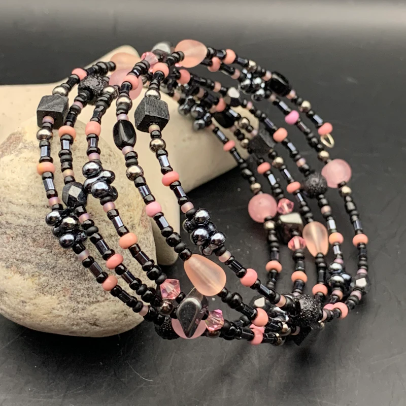 •• SÅLD •• Memory Wire - 5 varv, BLACK SOFT PINK
