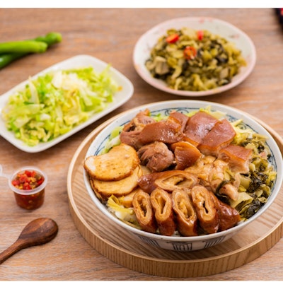 Pork Knuckle Rice + Intestines + Eggs + Vegetable Big Size (No2 in Taipa)