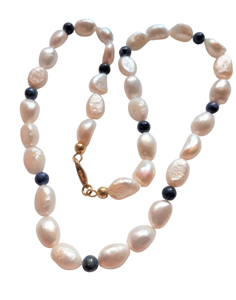 UNIKAT / Perlenkette mit Lapislazuli