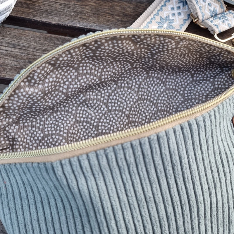 Crossbodybag aus Cord, hellblau