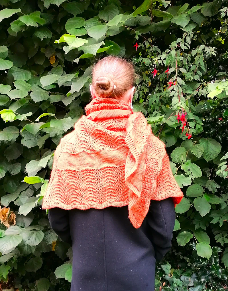 Triangular scarf - Ajour, made of 100% Acryl, hand knitted, will be made in your favorite color! (to order)