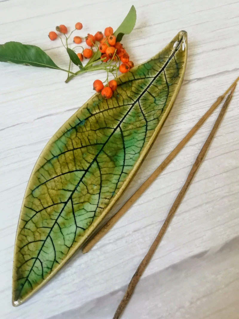 Ceramic avocado leaf incence burner