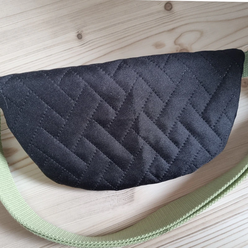 Crossbodybag, Bauchtasche, Canvas/Steppstoff, Größe M, schwarz/floral