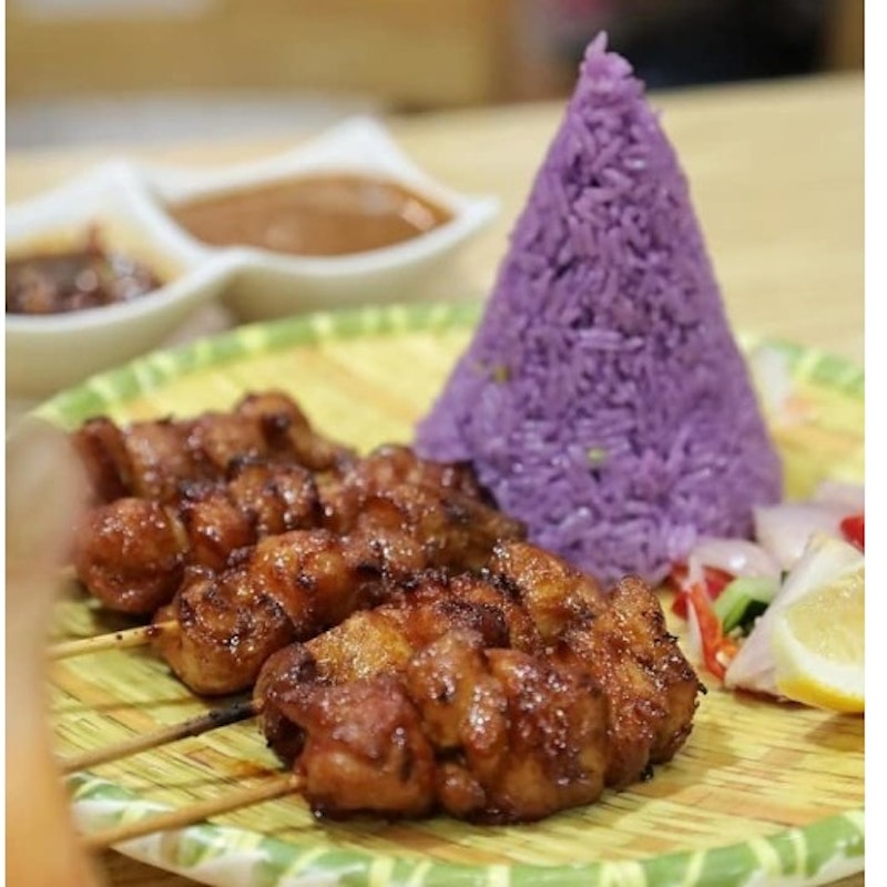 Chicken satay with pandan rice (Loly A17)