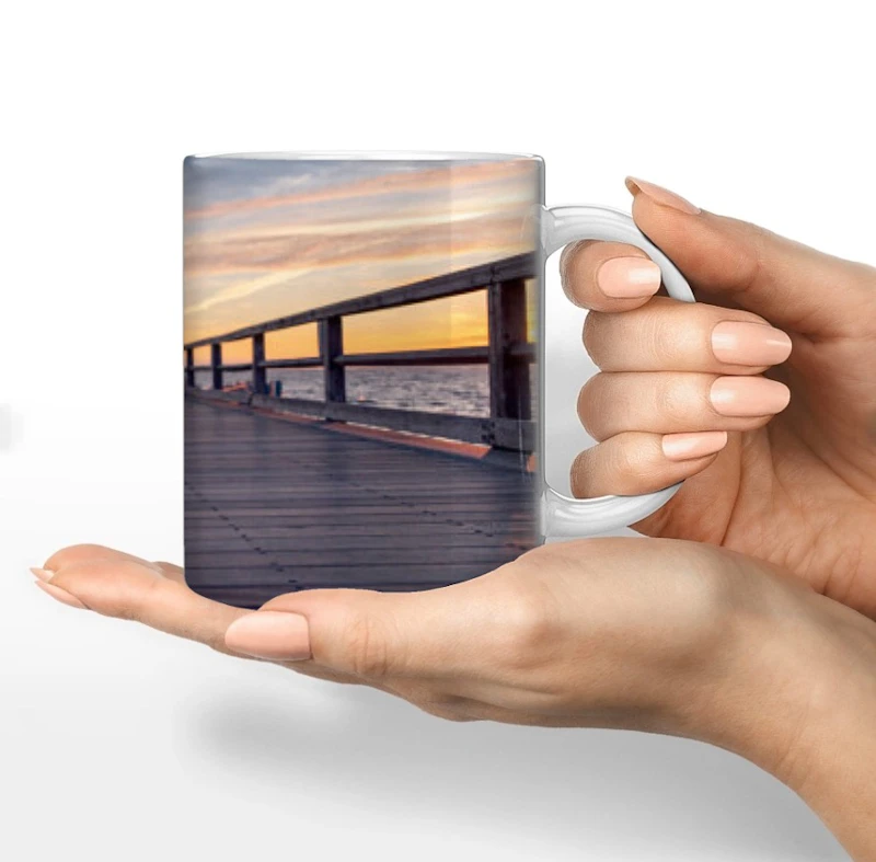Selliner Seebrücke Tasse – Keramikbecher mit Ostsee-Motiv, Sonnenaufgang auf Rügen