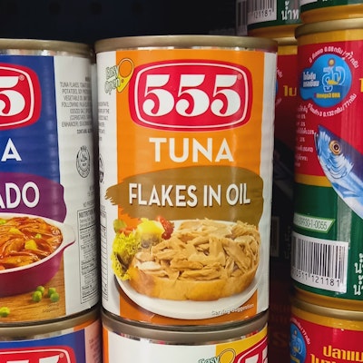 555 Tuna Flakes in oil (Namaste)