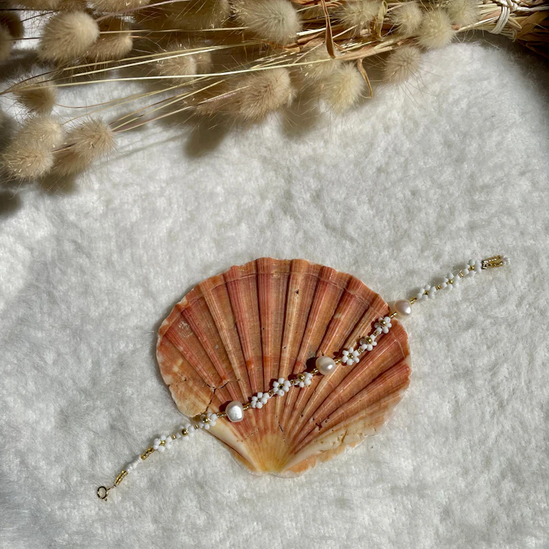 Flowers and Pearls - White and Gold