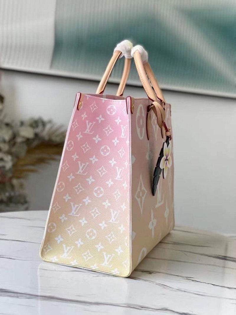 Louis Vuitton Neverfull Bag