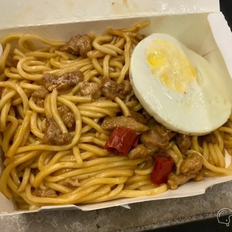 Teppan Noodles with Black Pepper + Egg + Fried Steak (美居二元滋味)