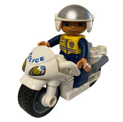 Polizeimotorrad mit Polizist
