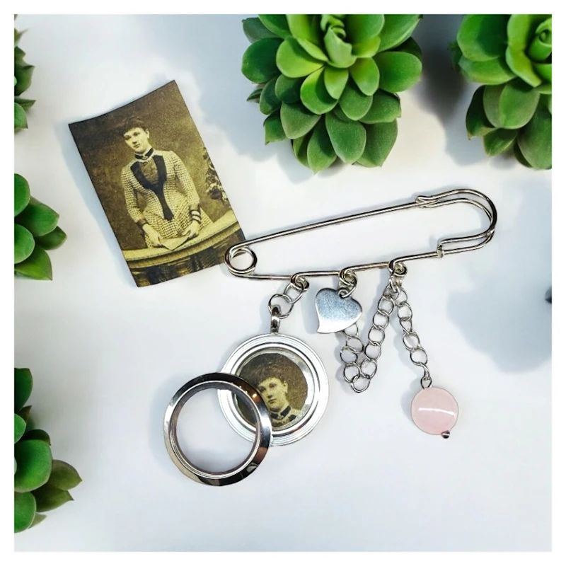 Memory-Anstecknadel "Rosenquarz"