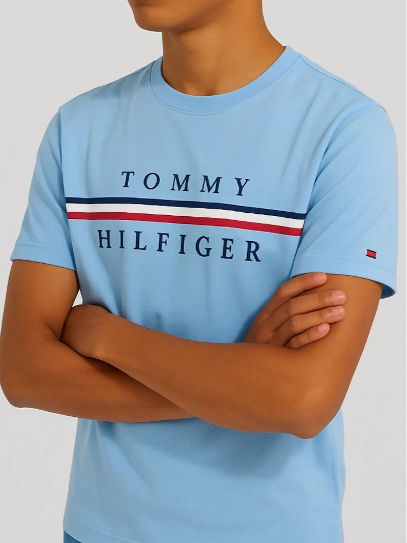 TOMMY HILFIGER - T-SHIRT BLEU CIEL BANDE TRICOLORE