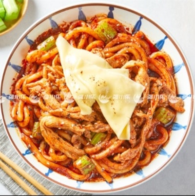 Fried Chinese Udon with Chicken and Cheese (觀音堂新豐疆小樂)