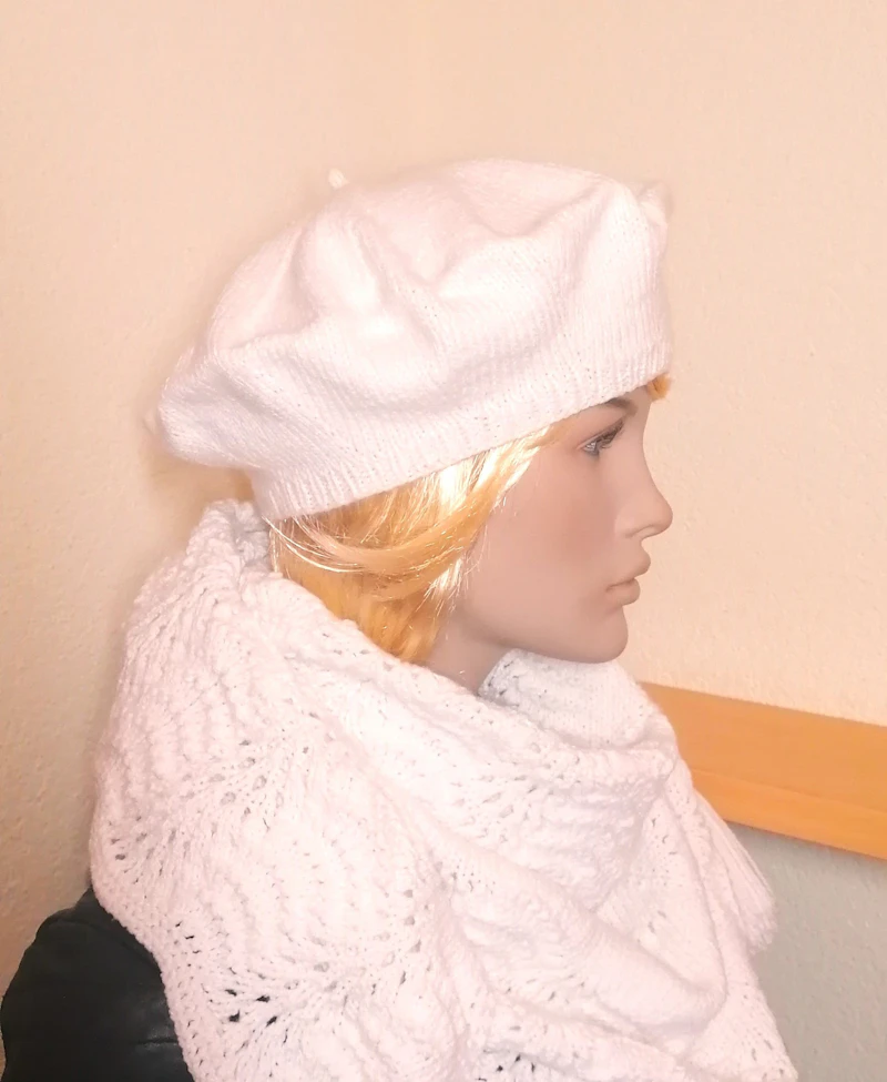 Triangular scarf - Ajour, made of 100% Acryl, hand knitted, will be made in your favorite color! (to order)