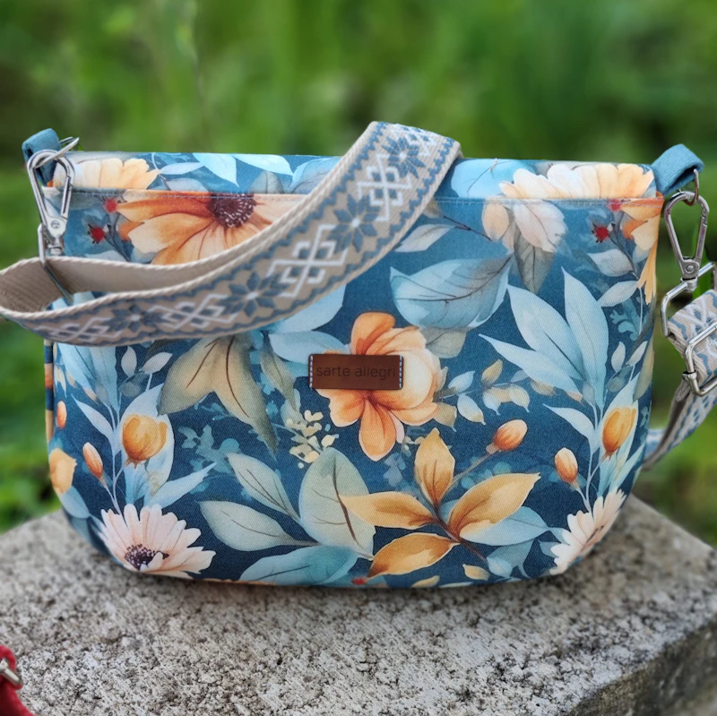 Umhängetasche mit Klappe, Gr. L, floral türkis