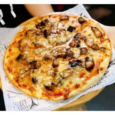 Pork adobo pizza (DC Cafe)