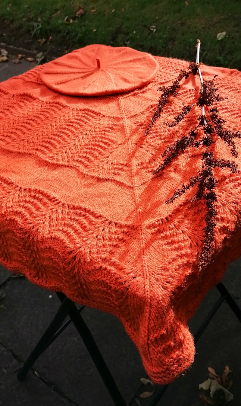 Triangular scarf - Ajour, made of 100% Acryl, hand knitted, will be made in your favorite color! (to order)