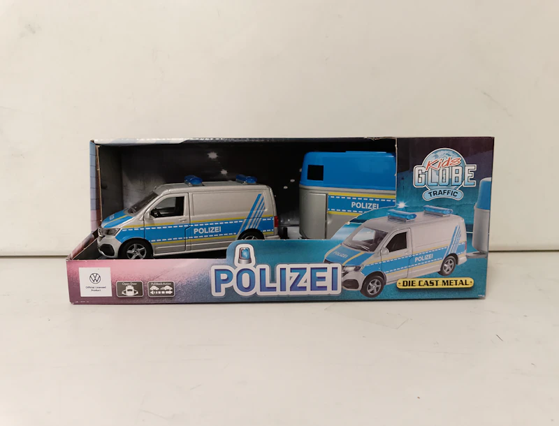 Polizeiauto mit Pferdeanhänger