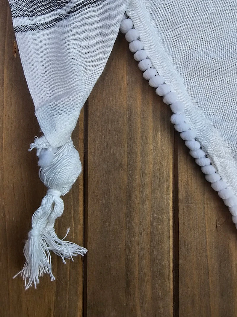 Palestine white scarf keffiyeh