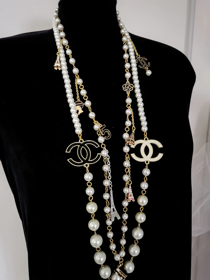 Devil wears Prada movie necklaces 