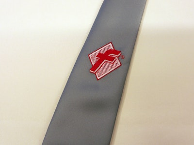 f-Marken Krawatte grau