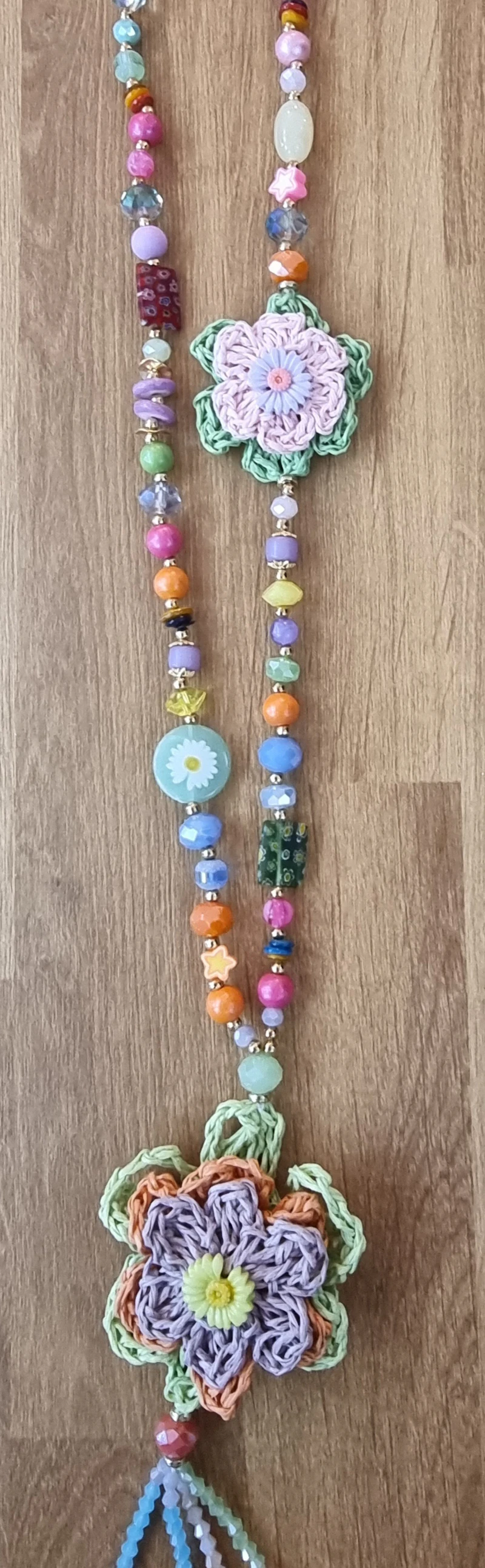 Lange bunte Kette