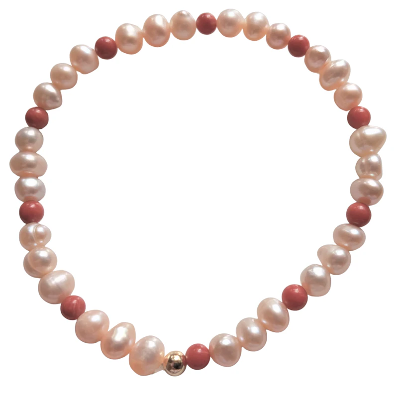 Perlenarmband mit Koralle
