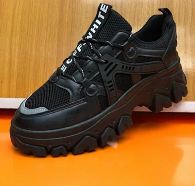 Glossy black Sneakers