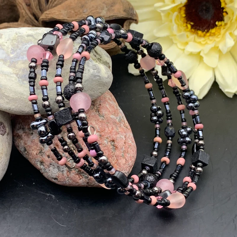 •• SÅLD •• Memory Wire - 5 varv, BLACK SOFT PINK