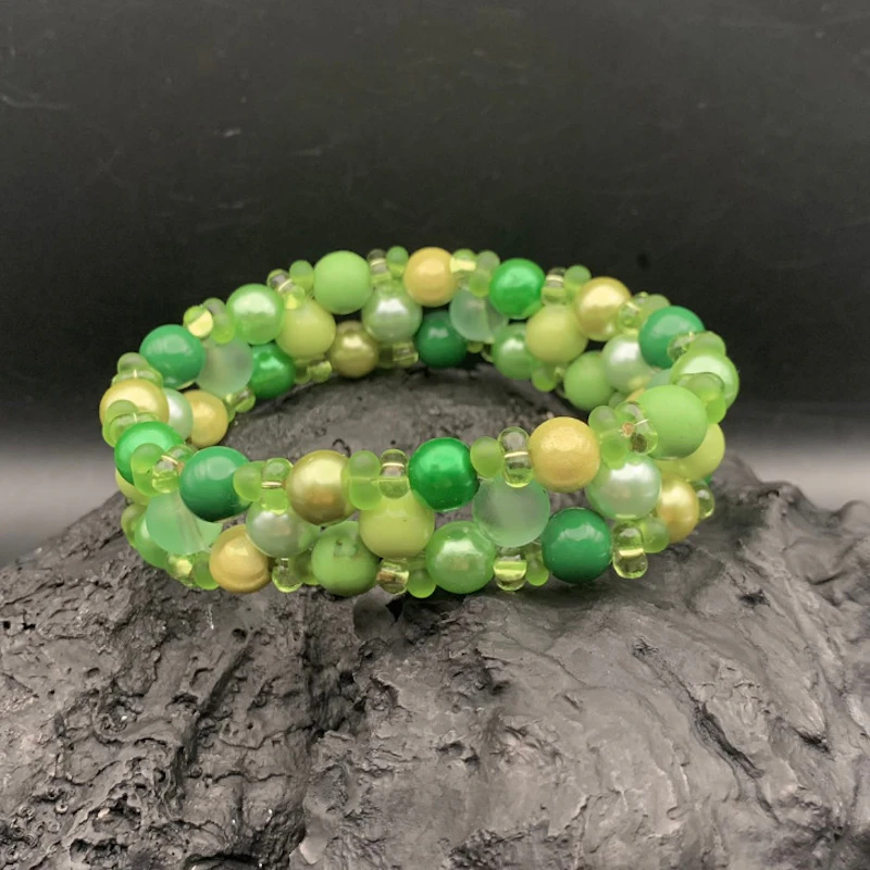 •• SÅLD •• 3-radigt armband GRÄS