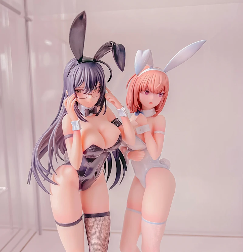Ikomochi Original Characters: Black Bunny Aoi and White Bunny Natsume 1:6 Scale PVC Figure Set (Ensoutoys)