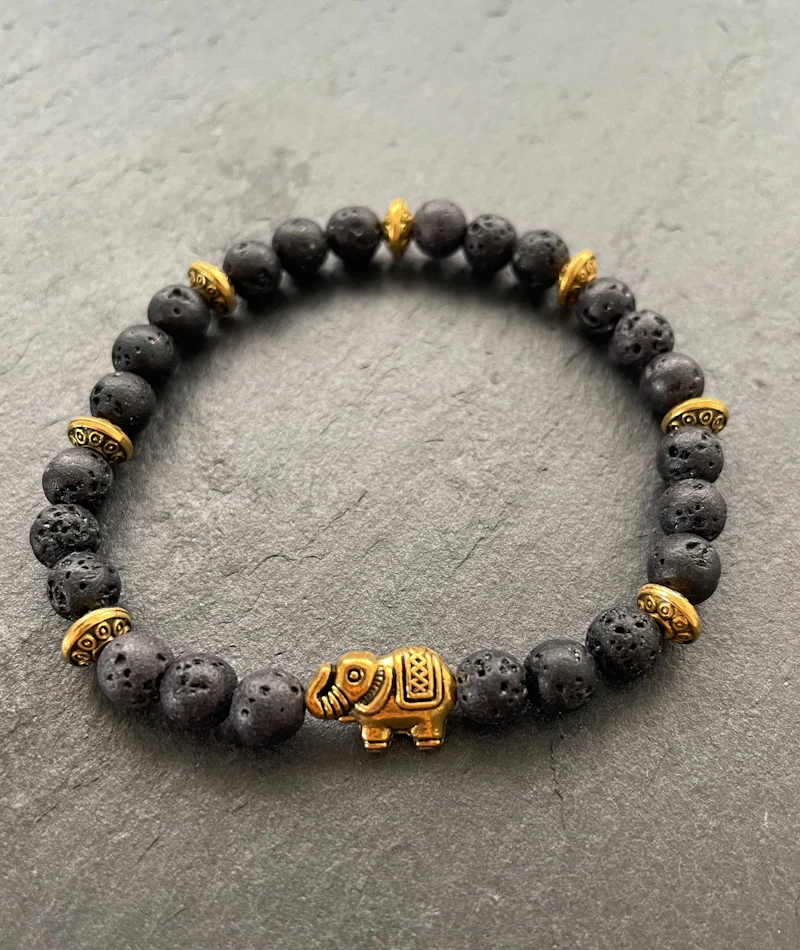Elefanten und Lava