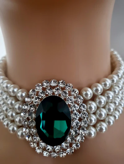 Princess Diana necklace emerald 