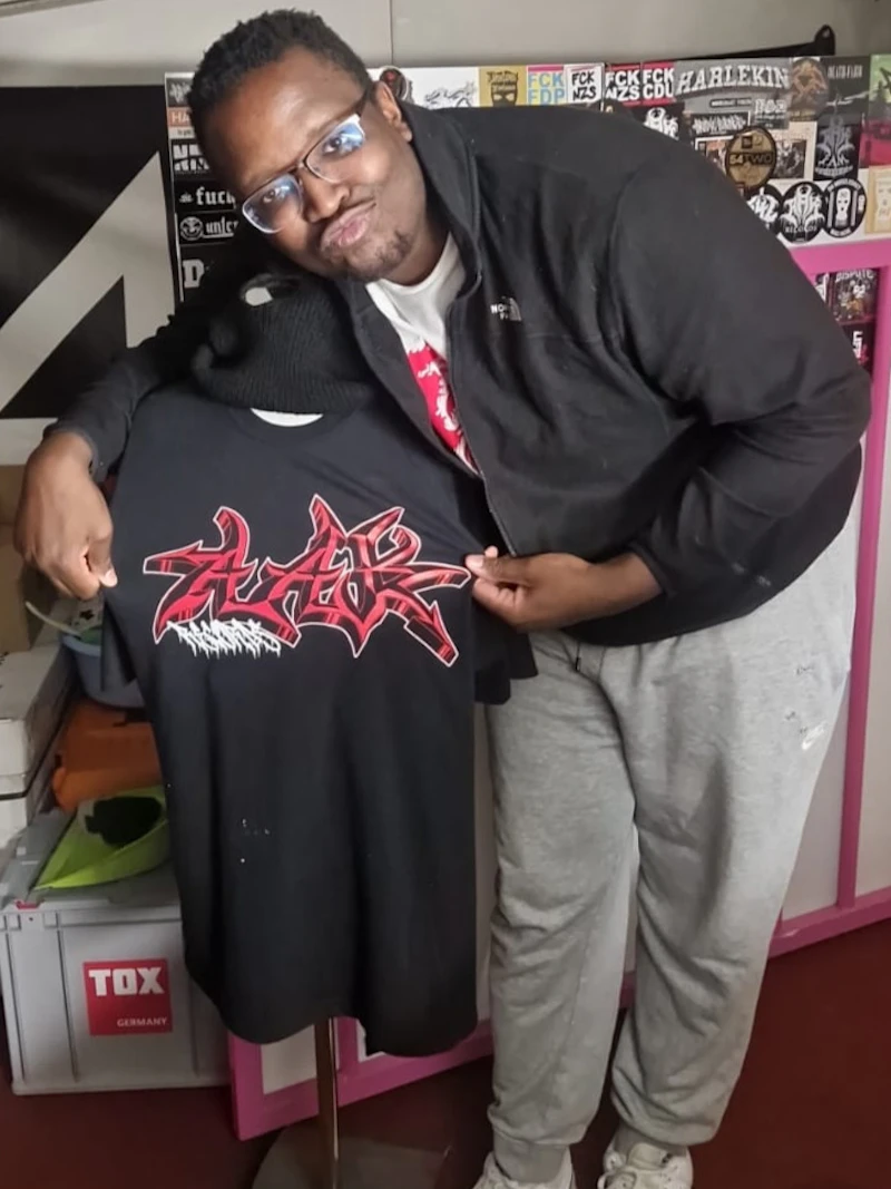 AAK RECORDS "ASHsCRiBBz" LOGO SHIRT