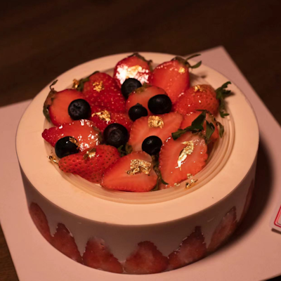 Strawberry mousse Cake 6 inches (Cafe free)