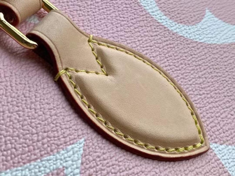 Louis Vuitton Neverfull Bag