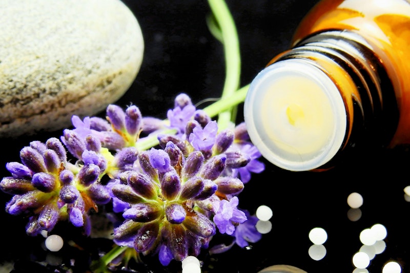 Kalium Bichromicum: il rimedio omeopatico ideale per la gola infiammata con muco denso