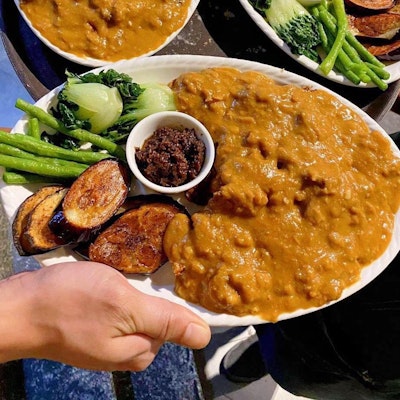 Crispy kare kare (DC Cafe)