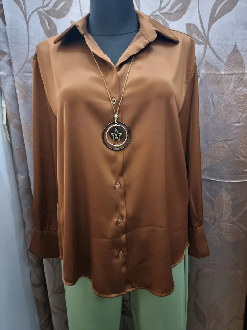 Edle Damen Blusen in verschiedene Farben, gr. M 