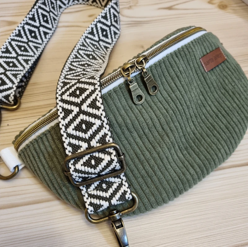 Crossbodybag, Bauchtasche, Cord, Größe M, olivgrün
