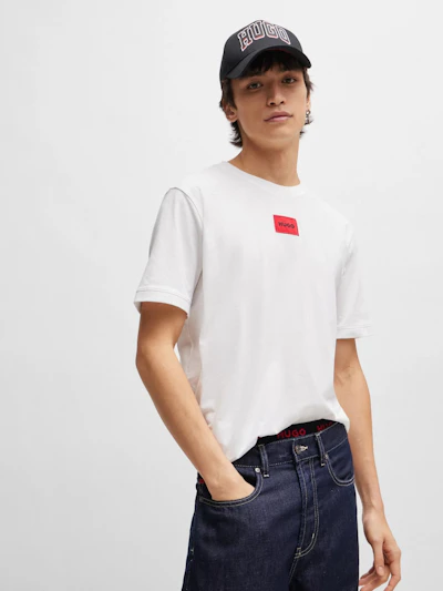 HUGO - T-SHIRT BLANC ÉTIQUETTE ROUGE