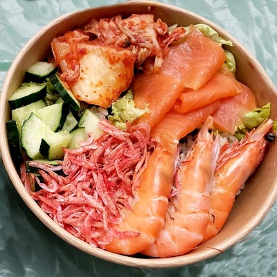 Soba Noodles with Smoked Salmon + Shrimp + Broccoli + Kimchi + Salad (亨達FitInTheBox)