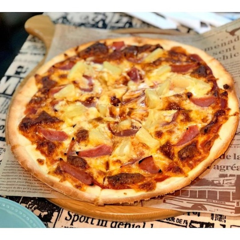 Hawaiian pizza (DC Cafe)