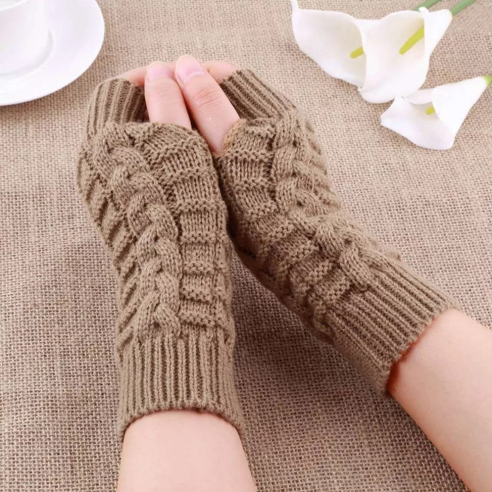 khaki fingerless gloves