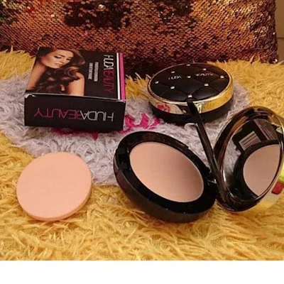 Huda beauty face powder