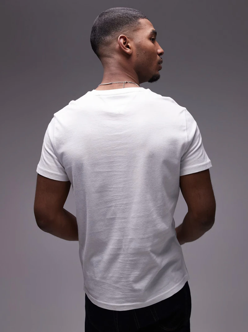 TOMMY JEANS - T-SHIRT CORE BLANC DRAPEAU BRODÉ
