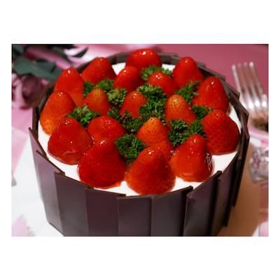 Strawberry with chocolate cake 6 inches (Cafe free)