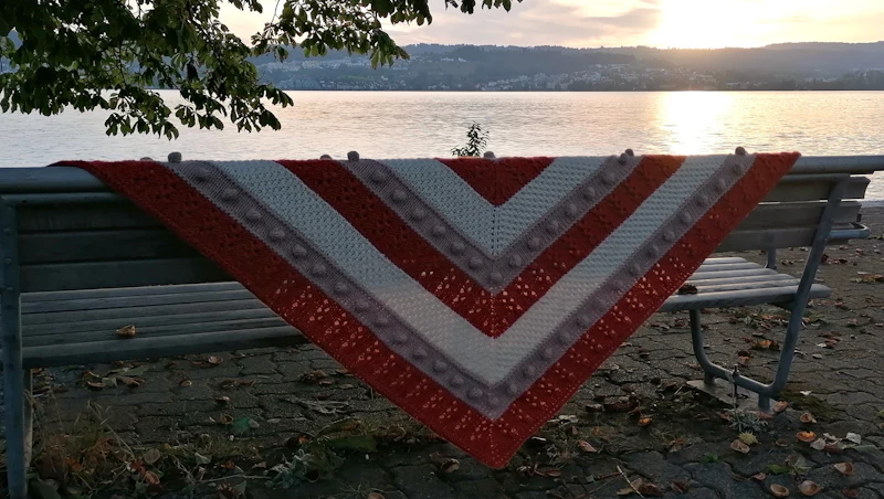 Triangular scarf with massive thread, made of 100% virgin wool, will be made in your favorite color (to order)